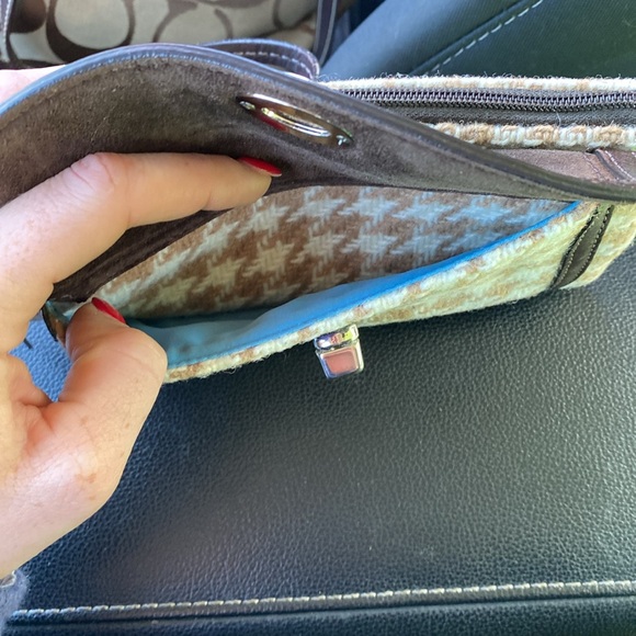 Coach suede and wool woven brown wristlet turn lock w/hangtag and tassel - Picture 8 of 17